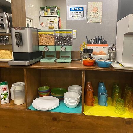 Zzzip Guesthouse In Hongdae Сеул Экстерьер фото