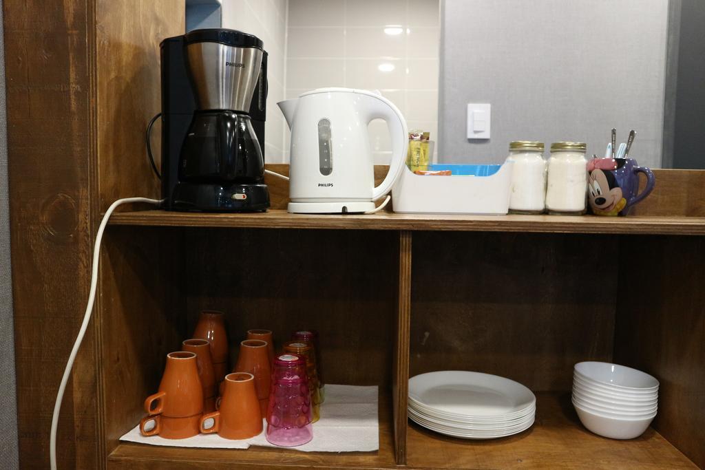 Zzzip Guesthouse In Hongdae Сеул Экстерьер фото