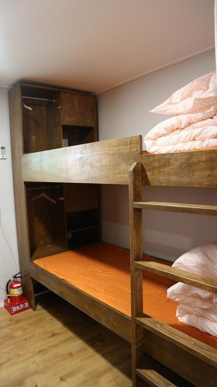 Zzzip Guesthouse In Hongdae Сеул Экстерьер фото