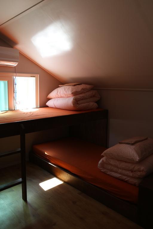 Zzzip Guesthouse In Hongdae Сеул Экстерьер фото