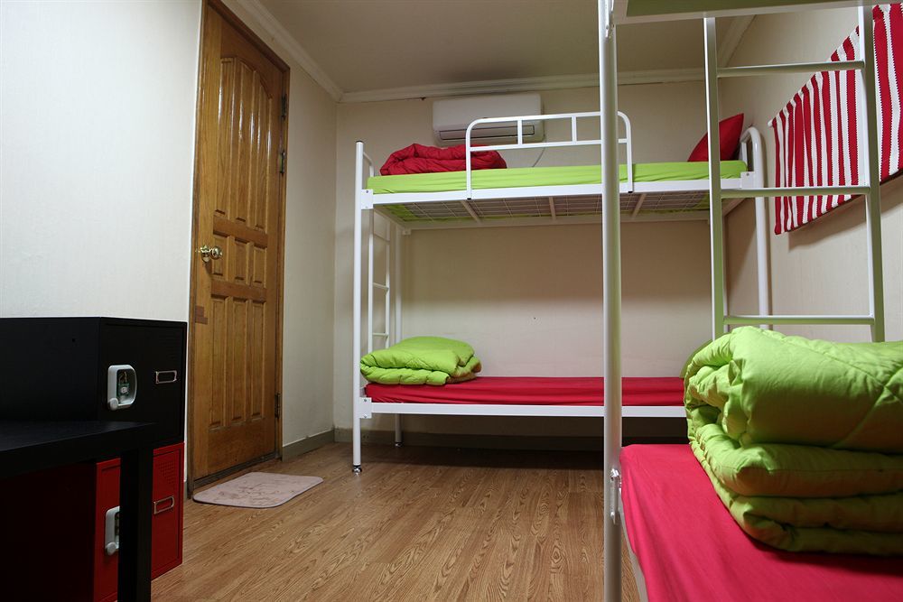 Zzzip Guesthouse In Hongdae Сеул Экстерьер фото
