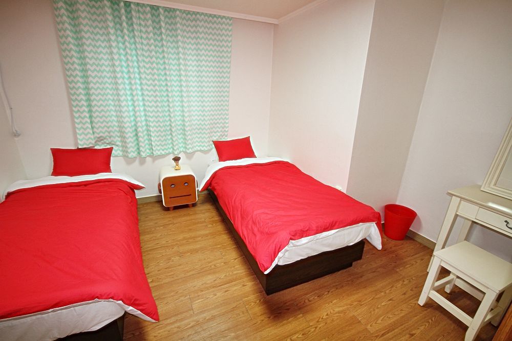 Zzzip Guesthouse In Hongdae Сеул Экстерьер фото