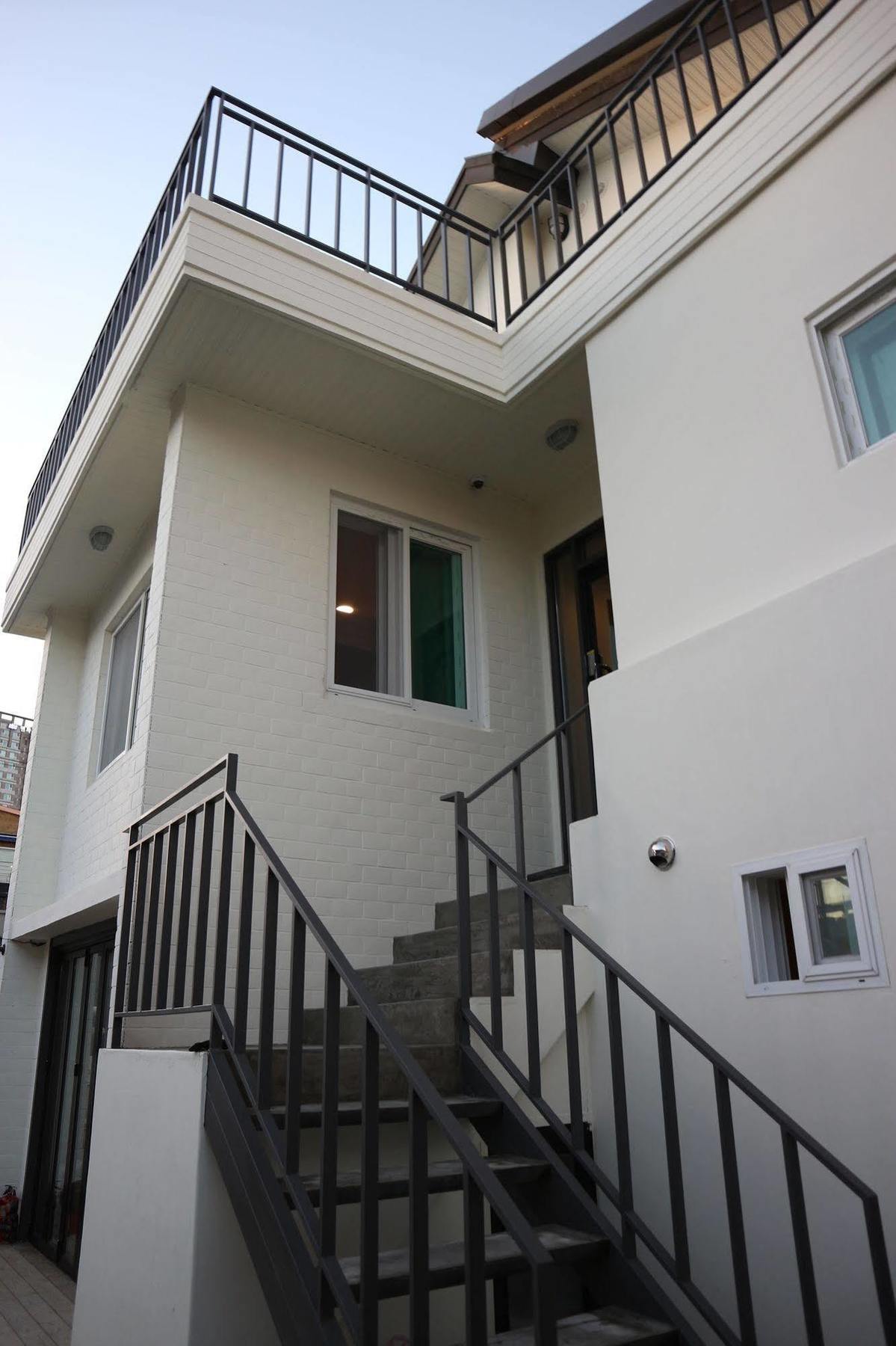 Zzzip Guesthouse In Hongdae Сеул Экстерьер фото