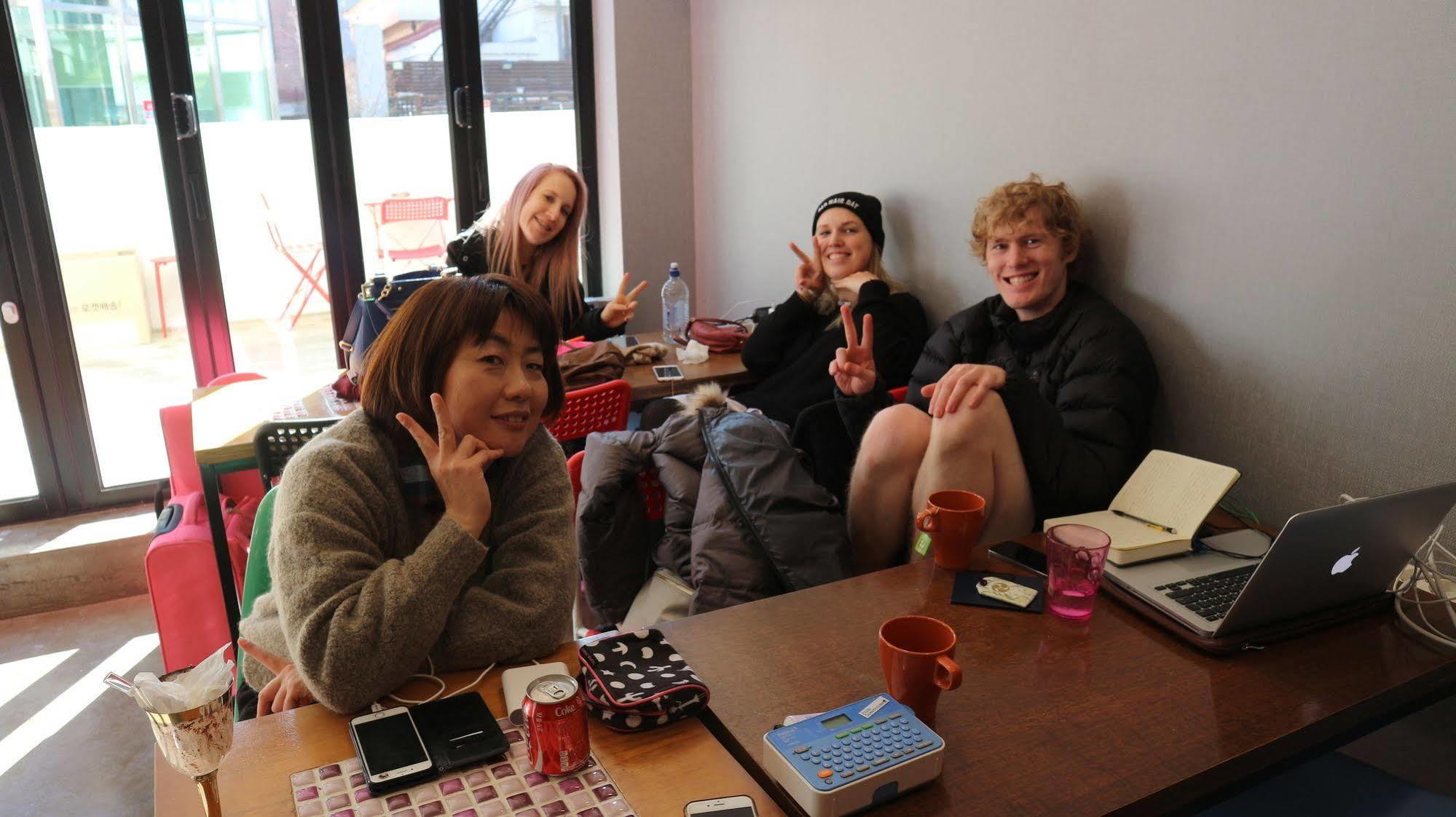 Zzzip Guesthouse In Hongdae Сеул Экстерьер фото