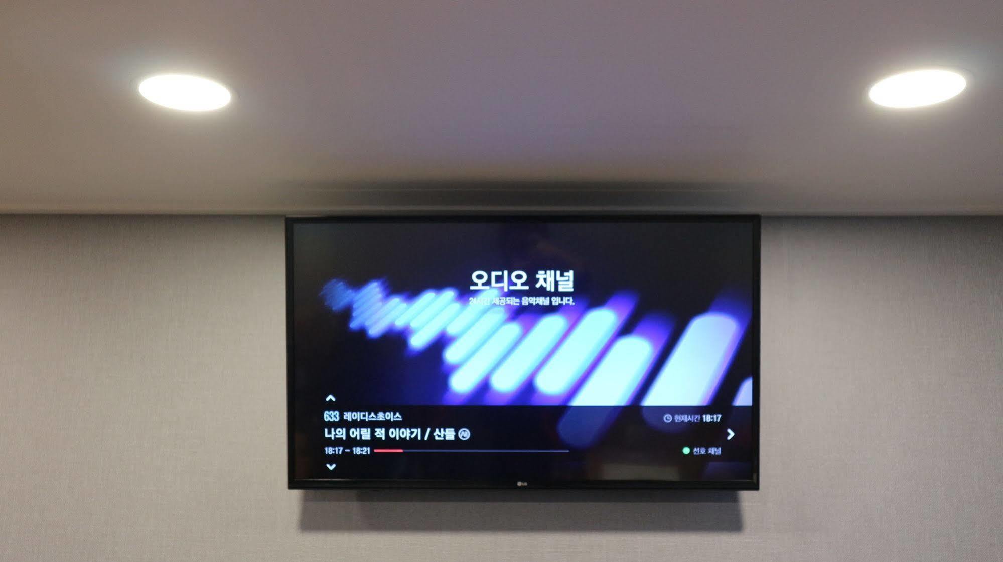 Zzzip Guesthouse In Hongdae Сеул Экстерьер фото