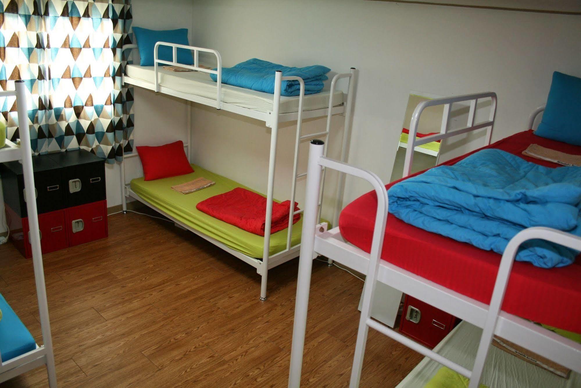 Zzzip Guesthouse In Hongdae Сеул Экстерьер фото