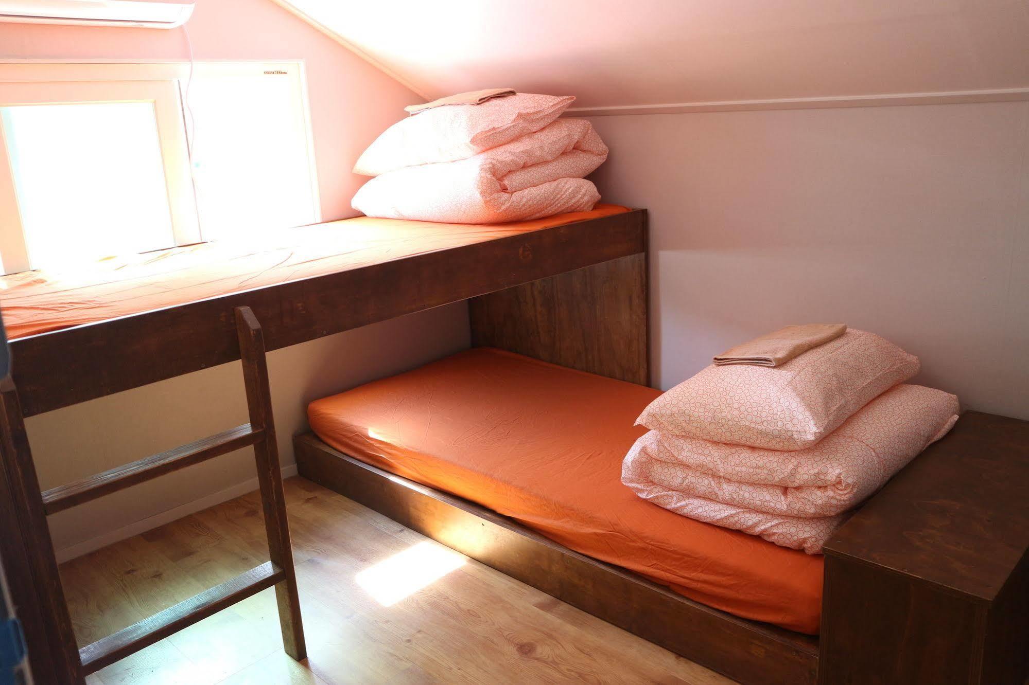 Zzzip Guesthouse In Hongdae Сеул Экстерьер фото