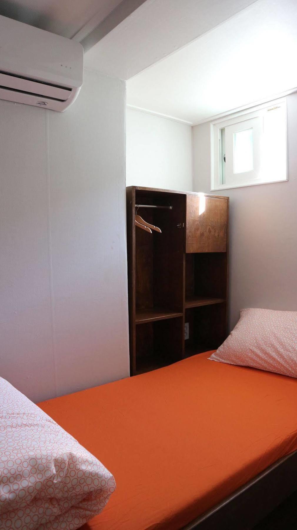 Zzzip Guesthouse In Hongdae Сеул Экстерьер фото