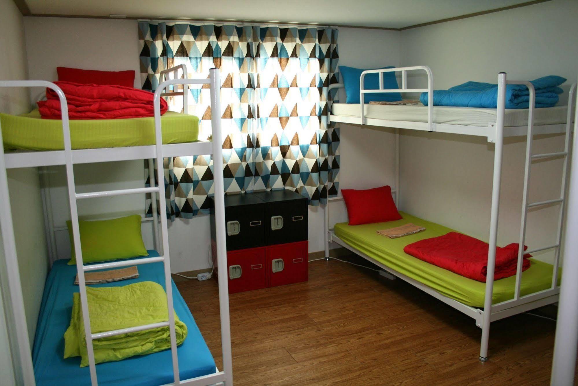 Zzzip Guesthouse In Hongdae Сеул Экстерьер фото