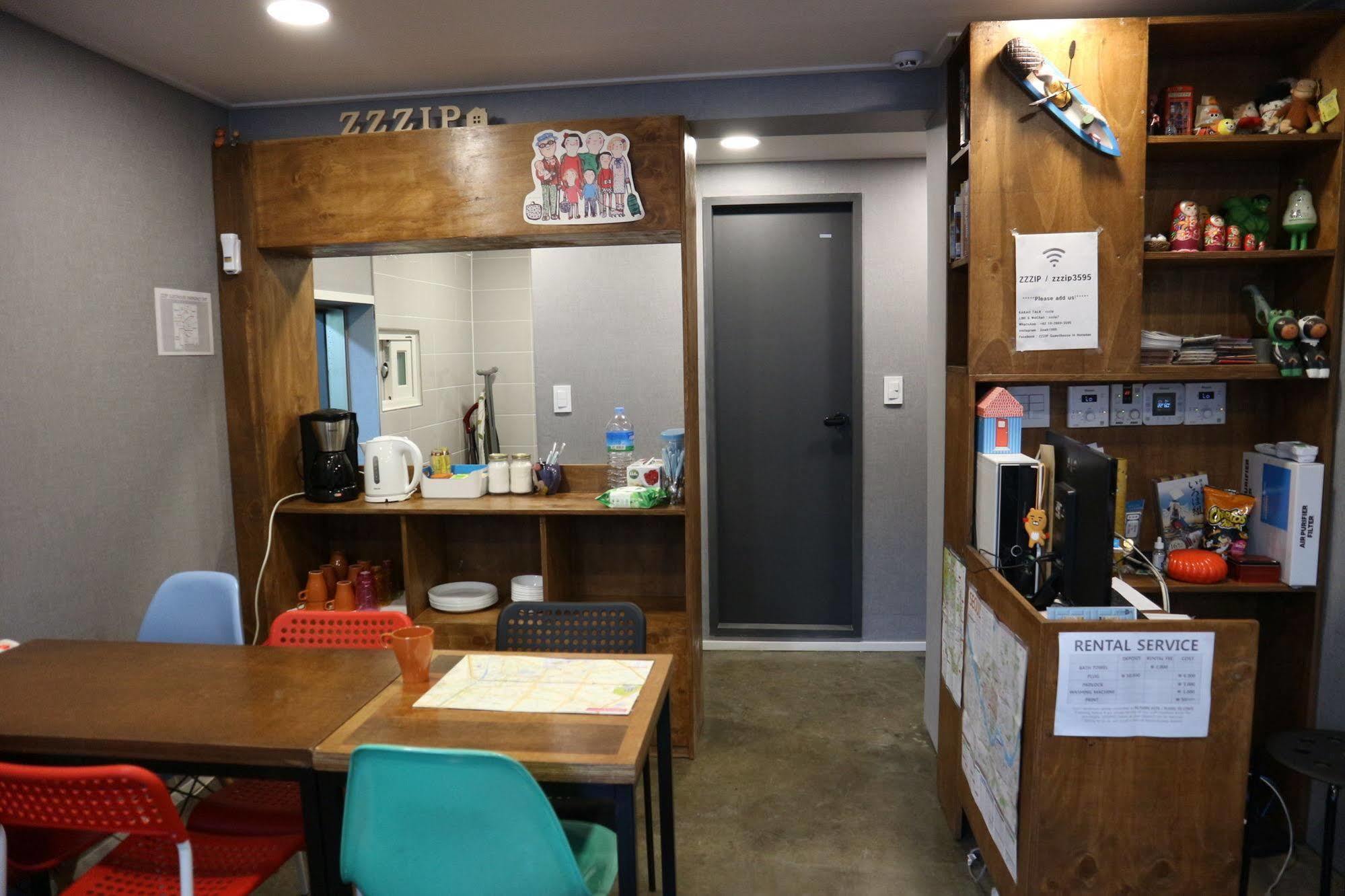 Zzzip Guesthouse In Hongdae Сеул Экстерьер фото