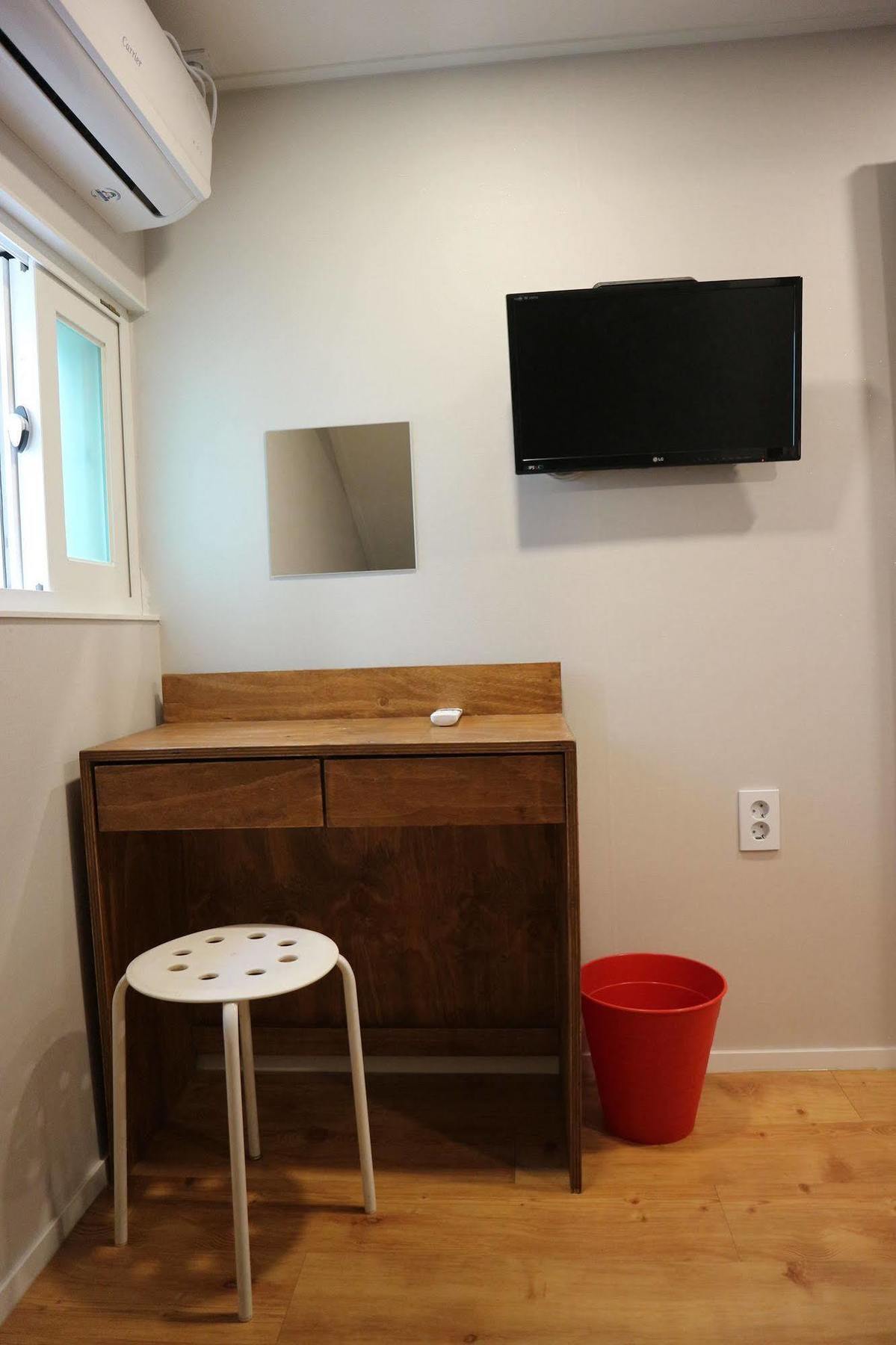 Zzzip Guesthouse In Hongdae Сеул Экстерьер фото