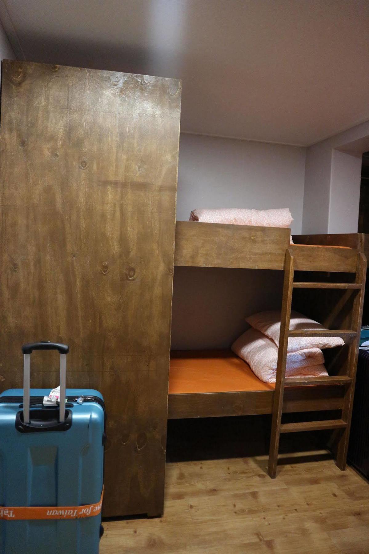 Zzzip Guesthouse In Hongdae Сеул Экстерьер фото