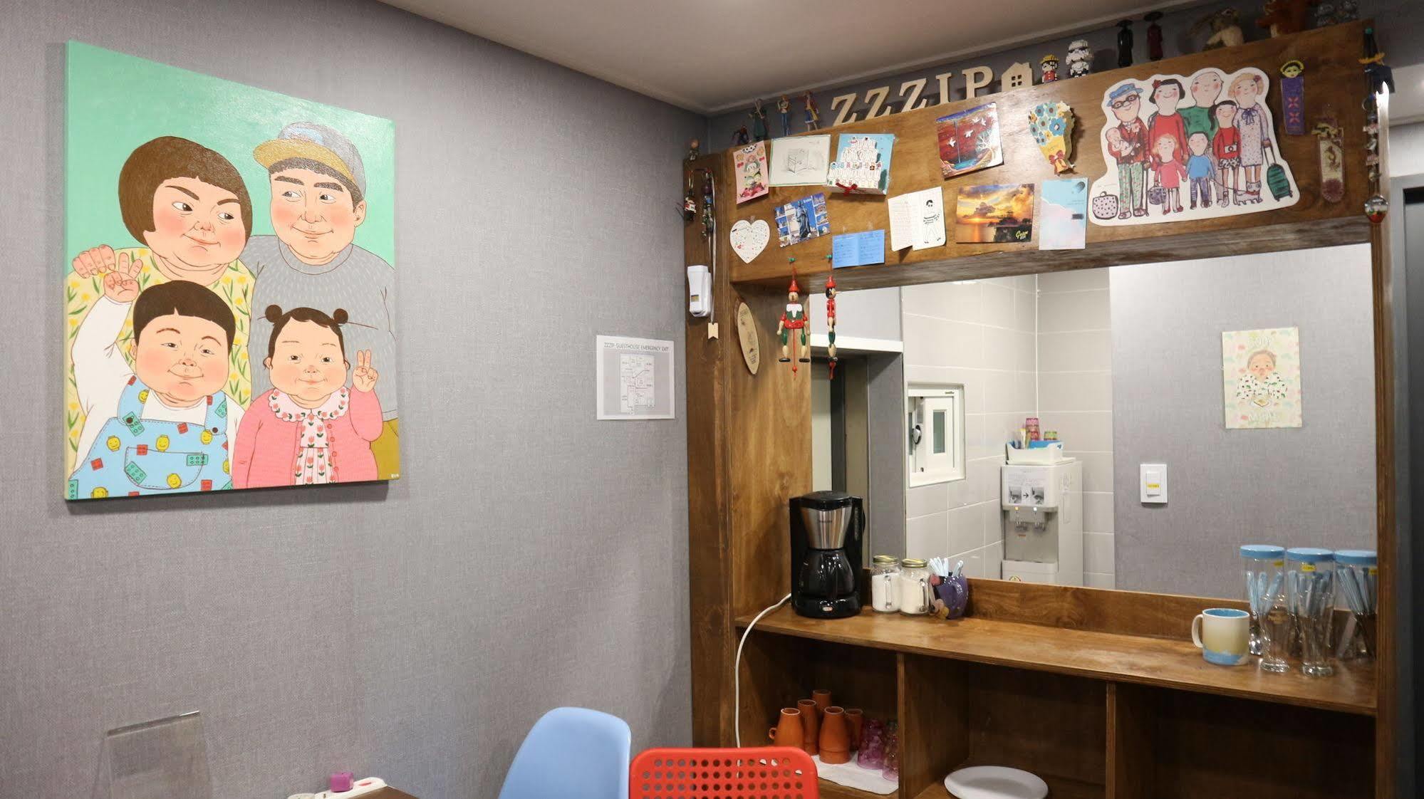 Zzzip Guesthouse In Hongdae Сеул Экстерьер фото